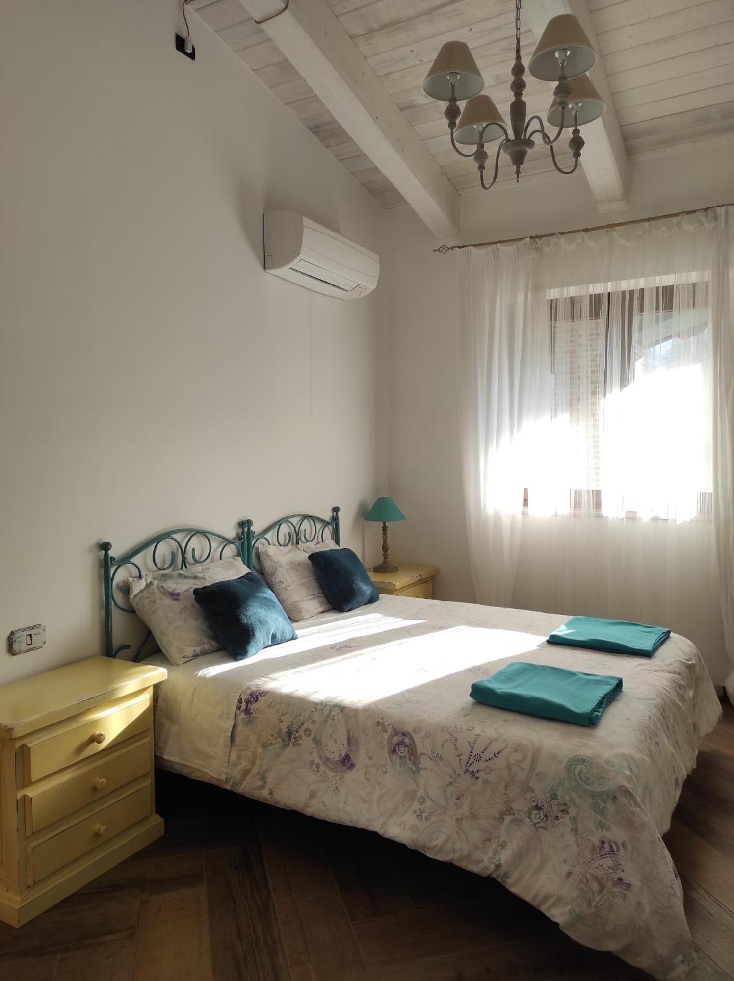 Caledonia B&B Меркато Сан Северино Екстериор снимка