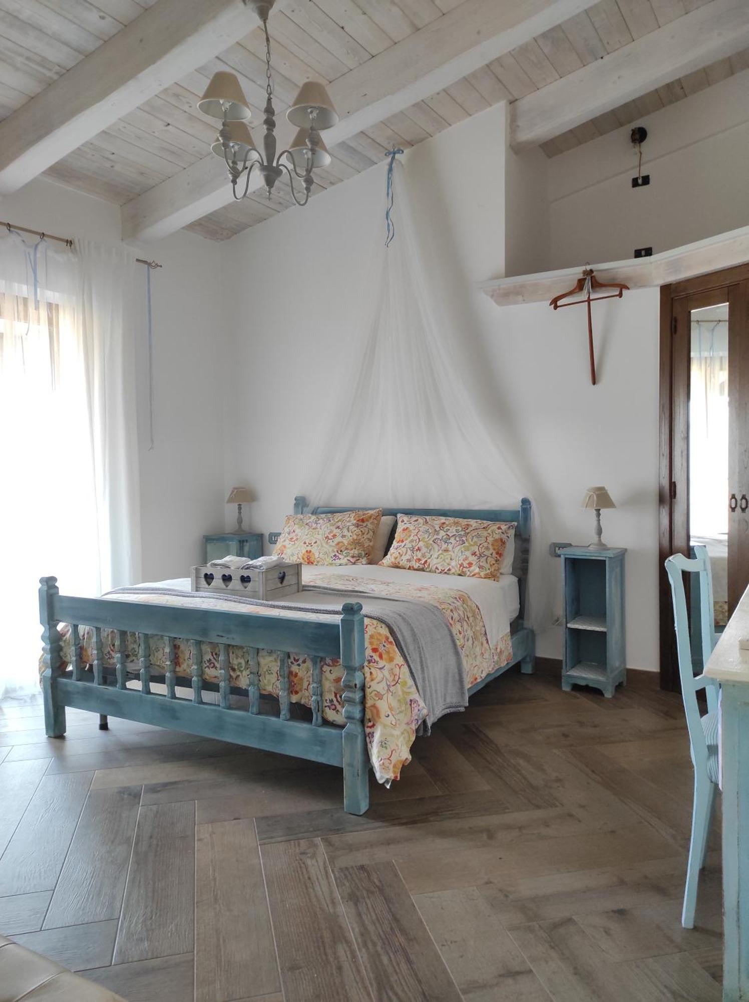 Caledonia B&B Меркато Сан Северино Екстериор снимка